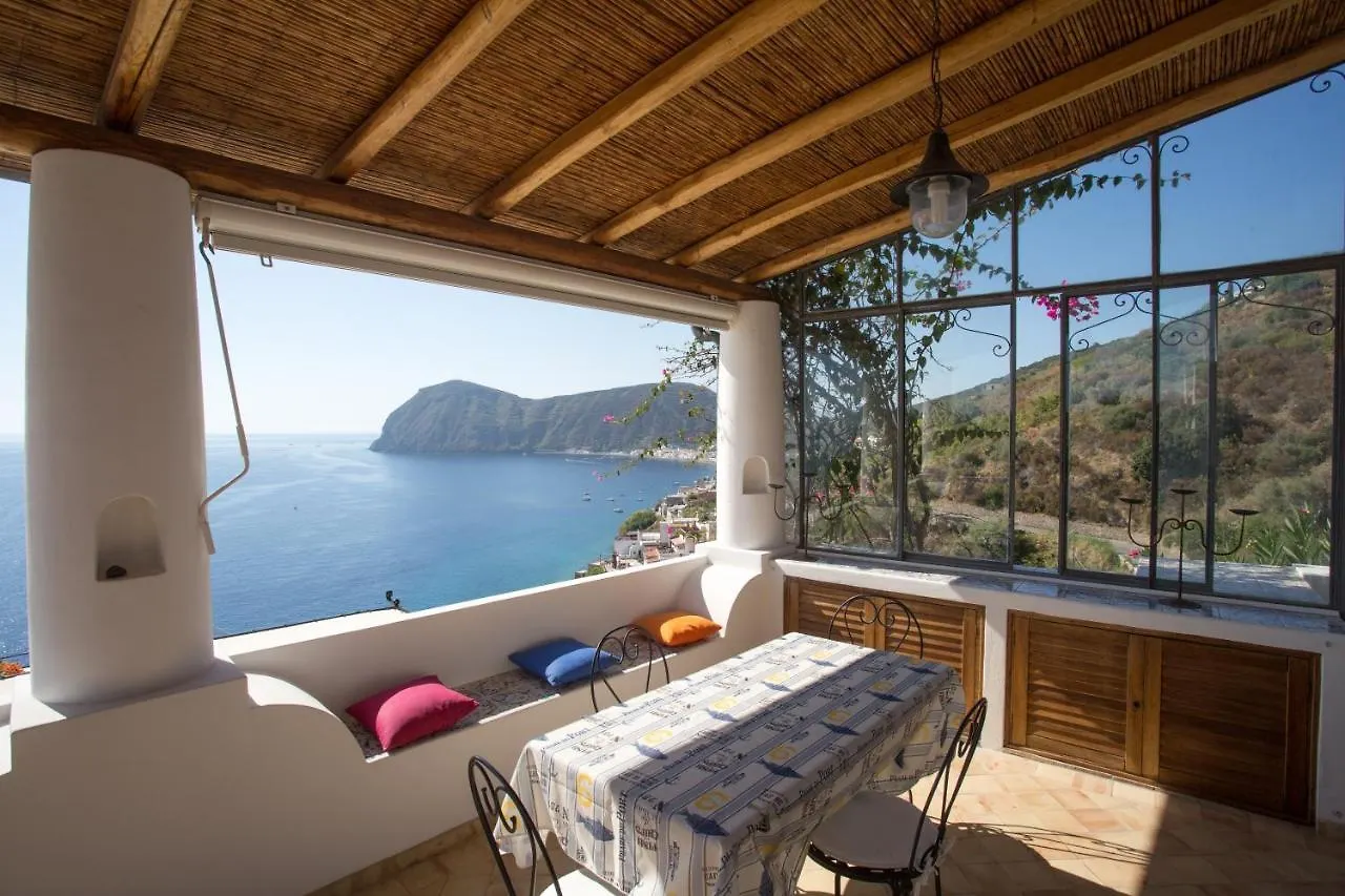 Villa House With Garden And Sea View In Lipari Hébergement de vacances